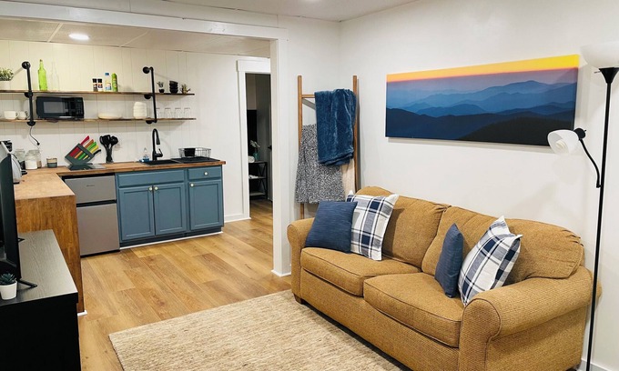 Weaverville House | Mountain Retreat Guest Suite- 5 minutes from Blue Ridge Parkway!