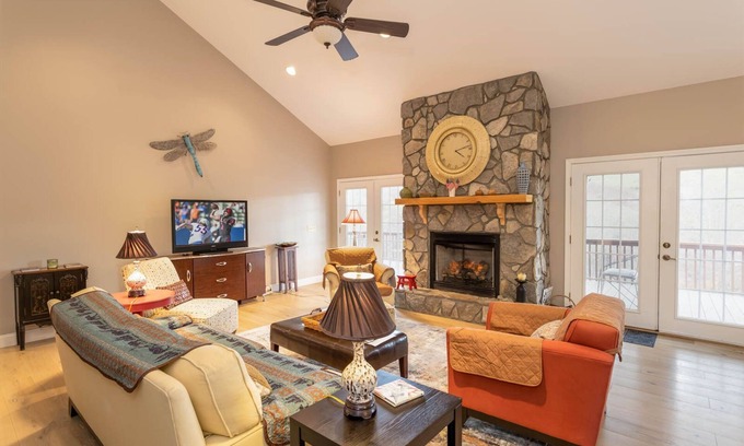 Village on the New House | Mountain Retreat in West Jefferson