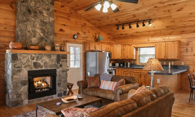 Mountain Springs Cabin | Mountain Retreat Log Cabin in Waynesville near Asheville