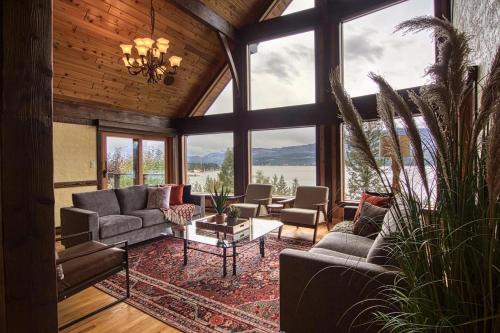 East Kootenay House | Mountain Retreat, Panoramic Lake Views