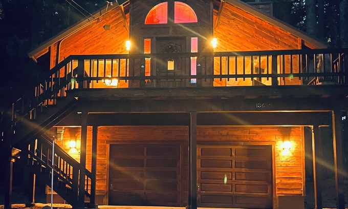 Truckee House | Mountain Retreat Private Beach+Pool Access 3BR 2BA Whole Home