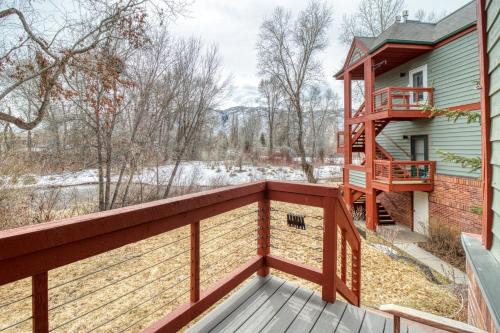 Basalt Apartment | Mountain Retreat