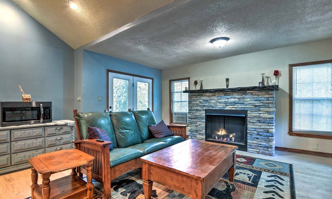 Cranberry Falls Cabin | Mountain Retreat w/ Hot Tub: Close to Trails!