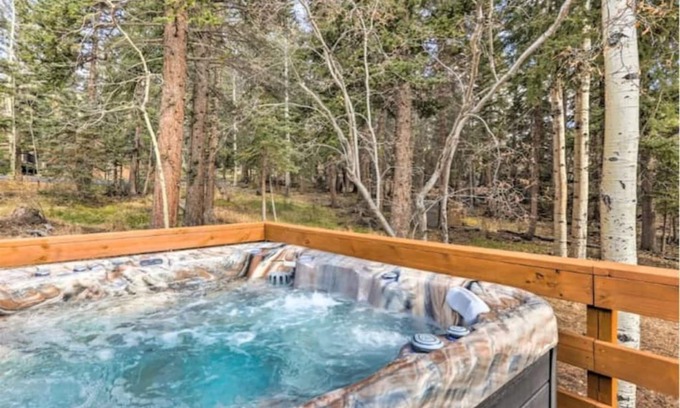 Kings Valley House | Mountain Retreat w/Hot Tub!