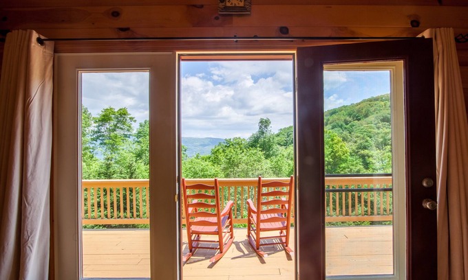 Banner Elk Cabin | Mountain Retreat with Plenty to Explore