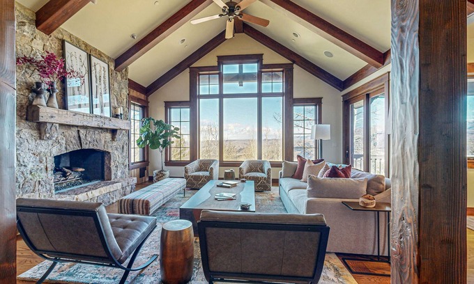 Edwards House | Mountain retreat with hot tub, fully stocked kitchen & great views