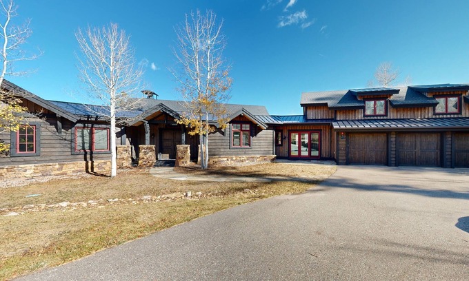 Edwards House | Mountain retreat with hot tub, fully stocked kitchen & great views