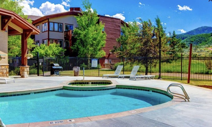 Kimball Junction Condo | Mountain retreat with fireplace, hot tub, pool, & fitness room