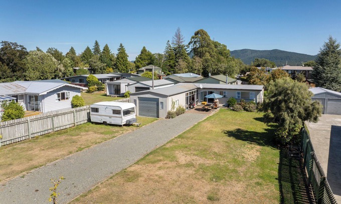 Te Anau House | Mountain Serenity - Te Anau Holiday Home