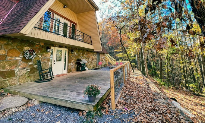 Heber Springs Cabin | Mountain side cabin with beautiful views close to town