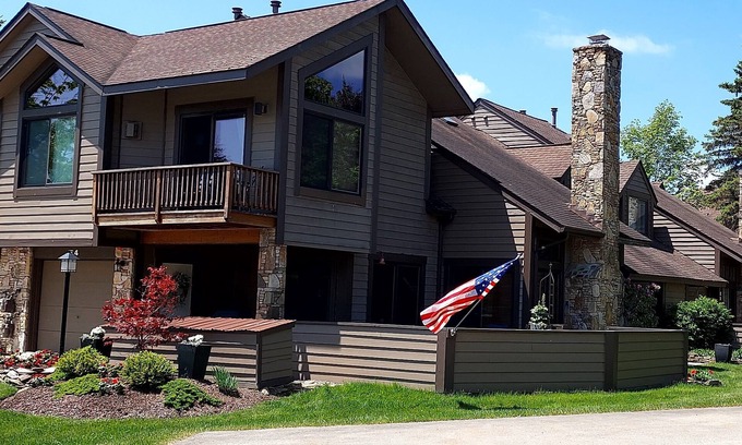Seven Springs House | Mountain Splendor-Ski In/Out Deluxe 3 Bed/3.5 Bath Townhouse-7 Springs Sunridge