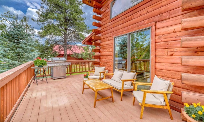 Pagosa Highlands House | Mountain Spruce Retreat: Pet-Friendly Cabin w/View, Deck, Pool Table, Fireplace, and Pagosa Peak