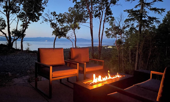 Regional District of Nanaimo House | Mountain Suite ⭐️ Ocean View Fire Pit ⭐️ Family-Friendly ⭐️ Near Nanaimo Ferry ⭐️ WD