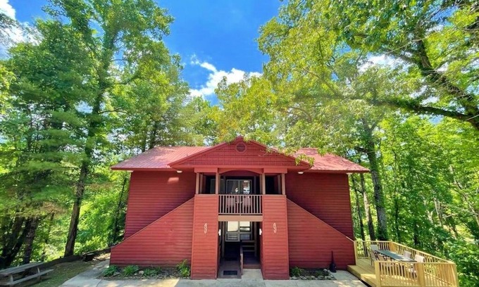 Bryson City Apartment | MOUNTAIN SUITE on the 1st floor of a 2 story Duplex