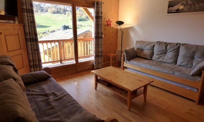 Le Chinaillon Apartment | Mountain-themed 2-room apartment - 41m² - Sleeps 6 - Ski-in/Ski-out - Balcony - Parking