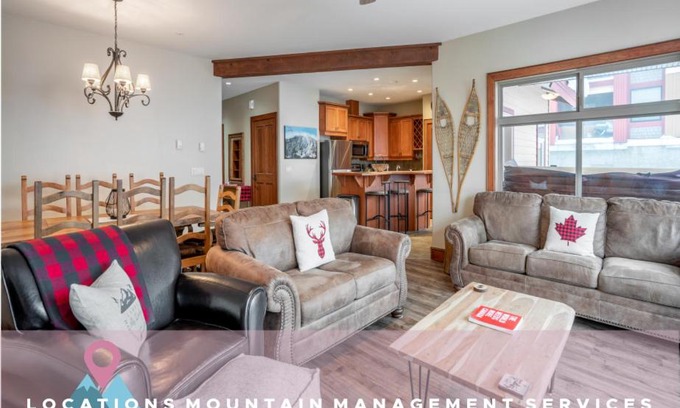 Big White Ski Resort Apartment | Mountain Time - Spacious w Private Hot Tub and an Amazing View