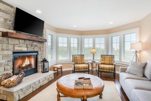 Thompsonville House | Mountain Top 713