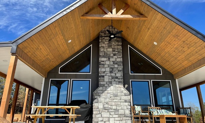 Tuskahoma Cabin | Mountain Top Cabin for 10 w Incredible Lake Views - Game Room, Firepit, Privacy