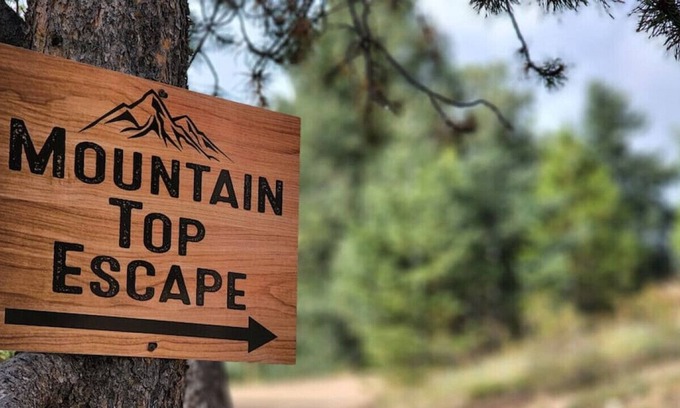 Shadow Mountain House | Mountain Top Escape! Hot tub, Gameroom, Firepit!