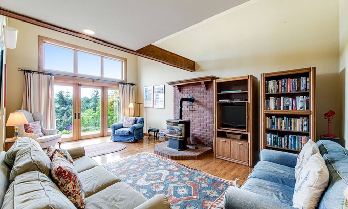 Enumclaw House | Mountain & Valley View Home with Private Hot Tub, Large Deck, 2 Gas Fireplaces