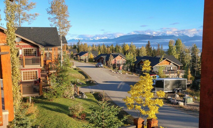 Golden Condo | Mountain Views - Hot Tub - Ski In Ski Out at Kicking Horse Mountain Resort