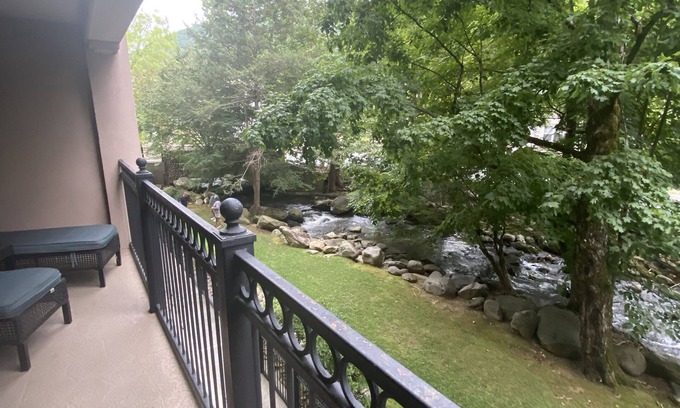 Gatlinburg Condo | MOUNTAIN VIBES 2BR 1ST FLOOR CONDO ON ROARING FORK CREEK-UNLOAD WALK TO DOWNTOWN