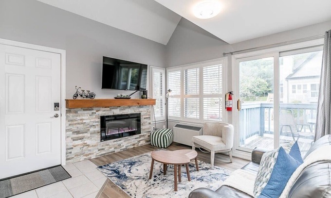 Craigleith Condo | Mountain View - Outdoor Pool/2 Private Patios