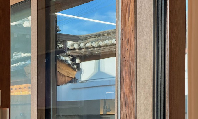 Samcheong-dong House | Mountain View 3 Bedroom Traditional Hanok with Bathtub in Bukchon