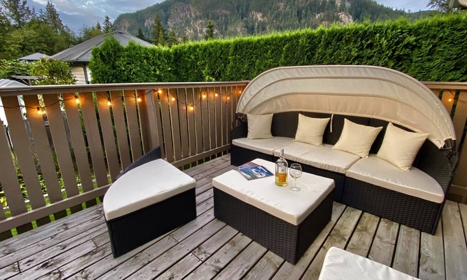 Brackendale House | Mountain View 4 BDR Home in Squamish