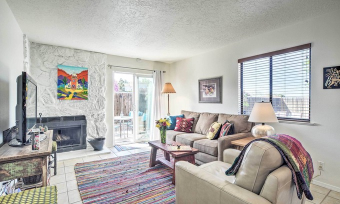 Northeast Heights House | Mountain-View Albuquerque Townhome w/Patio!