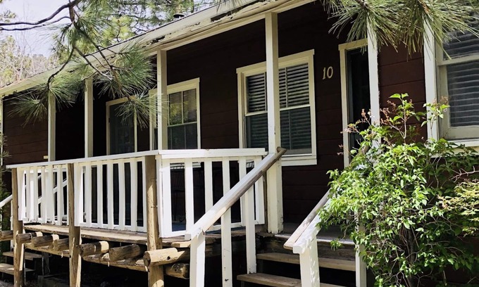 Wrightwood Hotel | Mountain View Cabins
