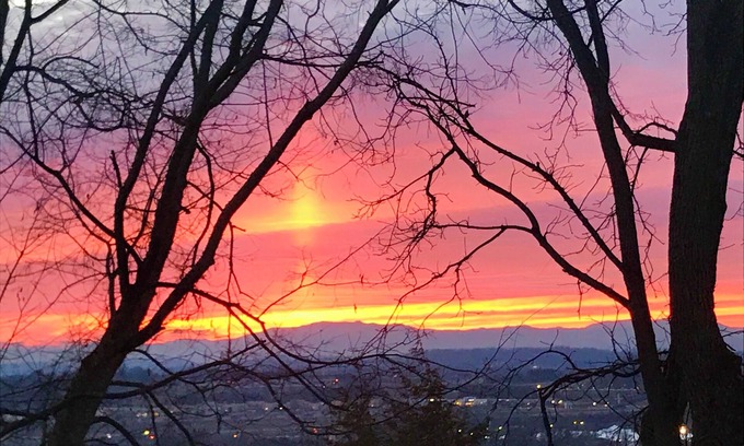 Johnson City House | Mountain view & city lights.Close to Bristol, Jonesborogh, Gatlinburg, B&B type