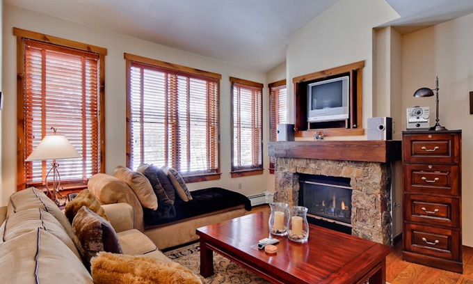 Historic District Condo | Mountain view condo with pool & hot tubs - walk to lifts, historic Main Street