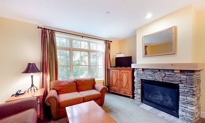 Stratton Mountain Condo | Mountain View Condo with Fast WiFi, Shared Hot Tub, & Resort Amenities
