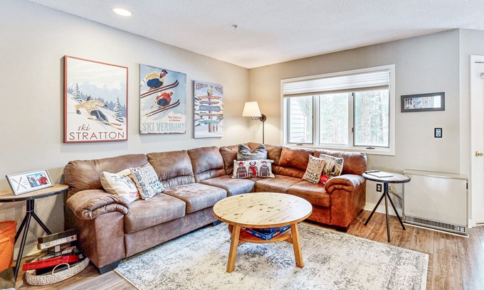 Stratton Mountain Condo | Mountain-view condo with private balcony, fireplace, & updated interior