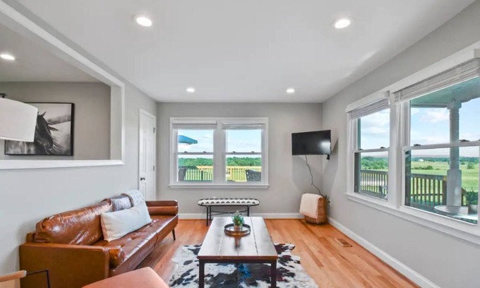 Berryville Other | Mountain View Cottage @ 66-acre Horse Farm