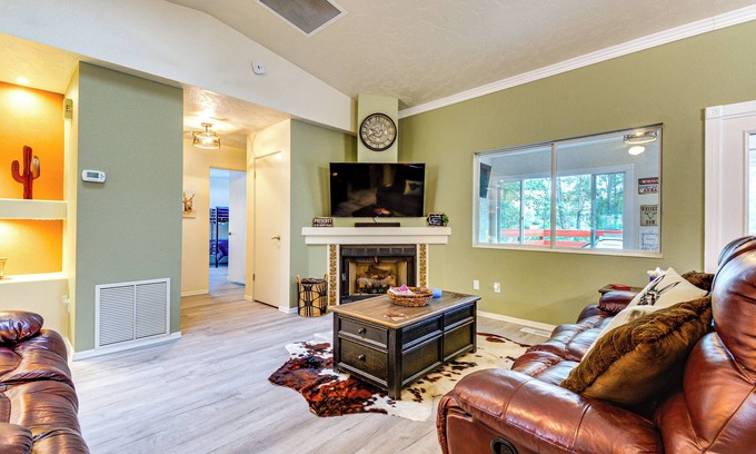 Prescott House | Mountain-View Deck: Pet-Friendly Home in Prescott