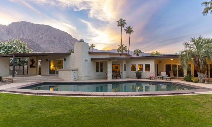 Borrego Springs House | Mountain-view home with private pool/hot tub, charming interior & roll-in shower