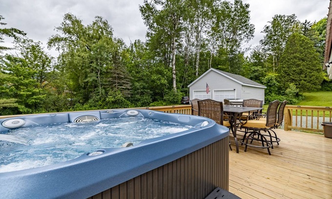 Northumberland House | Mountain View Home with Hot Tub close to Santa’s Village