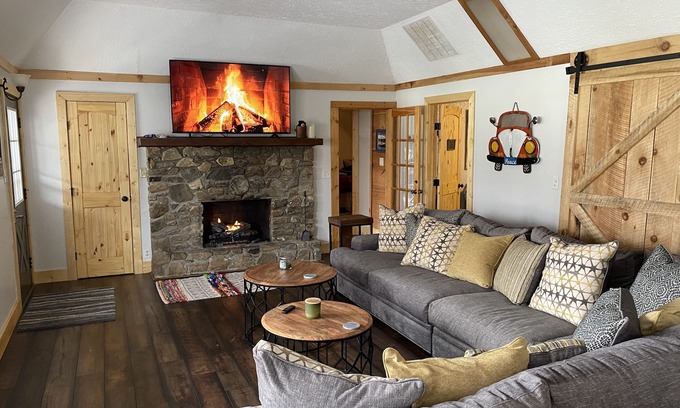 Maggie Valley Cabin | Mountain View Lodge One Level Easy Access Pet Friendly Family Gatherings
