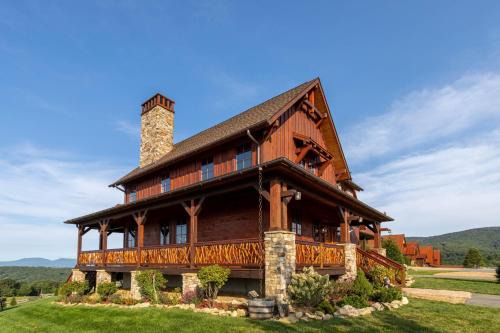 Elk Park House | Mountain View Lodge at Eagles Nest