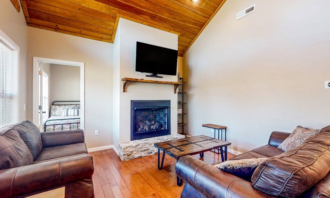 Marble House | Mountain-view log home w/furnished deck, firepit -hiking, biking, national parks