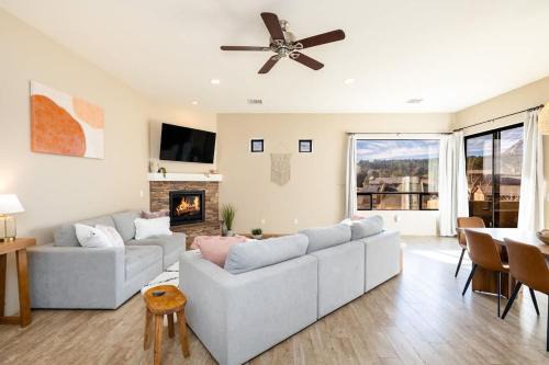 Uptown Sedona House | Mountain View Lookout-Uptown Walkable Red Rock Views