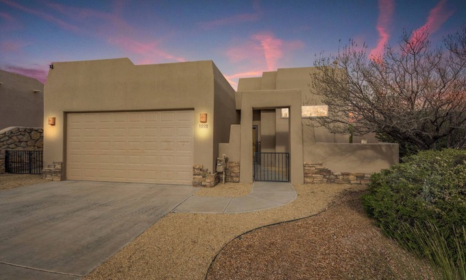 Las Cruces House | Mountain View luxury Gem!Pet Friendly!HotTub!EV!