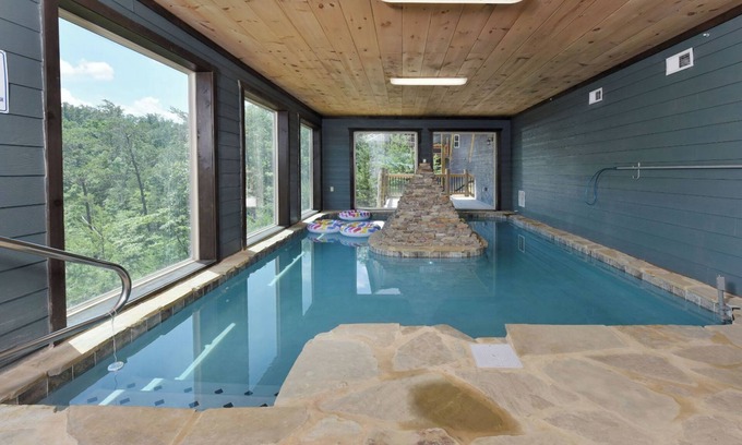 Sevierville Cabin | Mountain View, Private Pool, Theater Room, Hot Tub, & more! - Big Forest Lodge