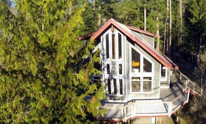 Warnick House | Mountain view, radiant floors, gas fireplace, huge fire pit, great for families!