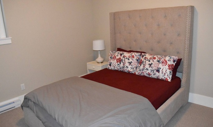 McMillan House | Mountain View Spacious Guest Suite In the heart Of Abbotsford City, Free Parking