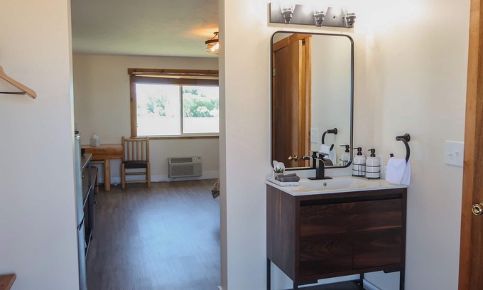 Tetonia Cabin | Mountain View Studio Suite w/Fireplace