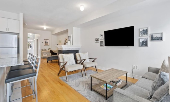 The Blue Mountains House | Mountain View Townhouse Fresh and Bright at Blue