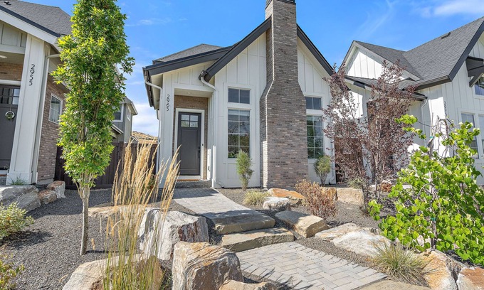 Garden City House | Mountain-view townhouse with outdoor pool, tennis, fireplace, W/D, patio, grill